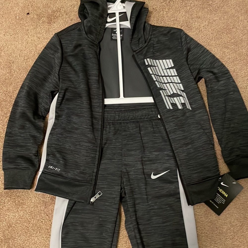 NWT boy’s Nike 2 piece set